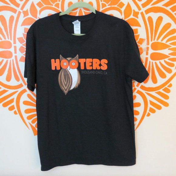 Gildan Other - NWOT Black Hooters Thousand Oaks T-Shirt L